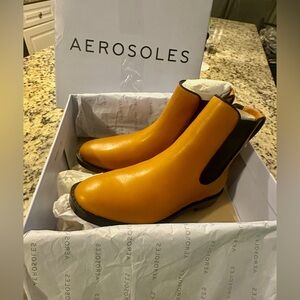New Women’s Aerosoles boots.